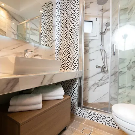 F & B Collection - Seaview Minilux Apartment *