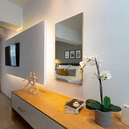 F & B Collection - Seaview Minilux Apartament *