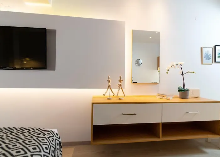 F & B Collection - Seaview Minilux Salonic