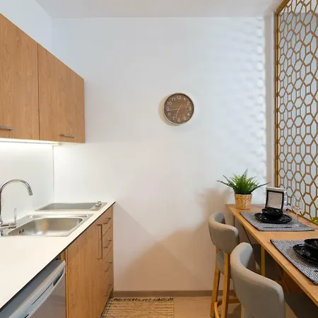 F & B Collection - Seaview Minilux Салоники