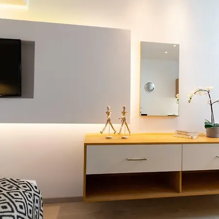 F & B Collection - Seaview Minilux Салоники